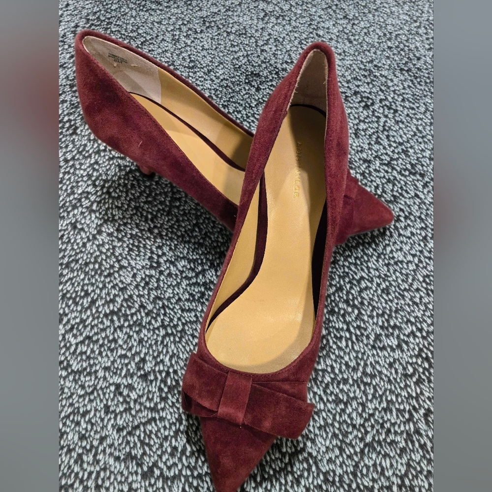 Ann Taylor Burgundy Suede Bow Pumps Size 8M Pointed Toe Heels Classic